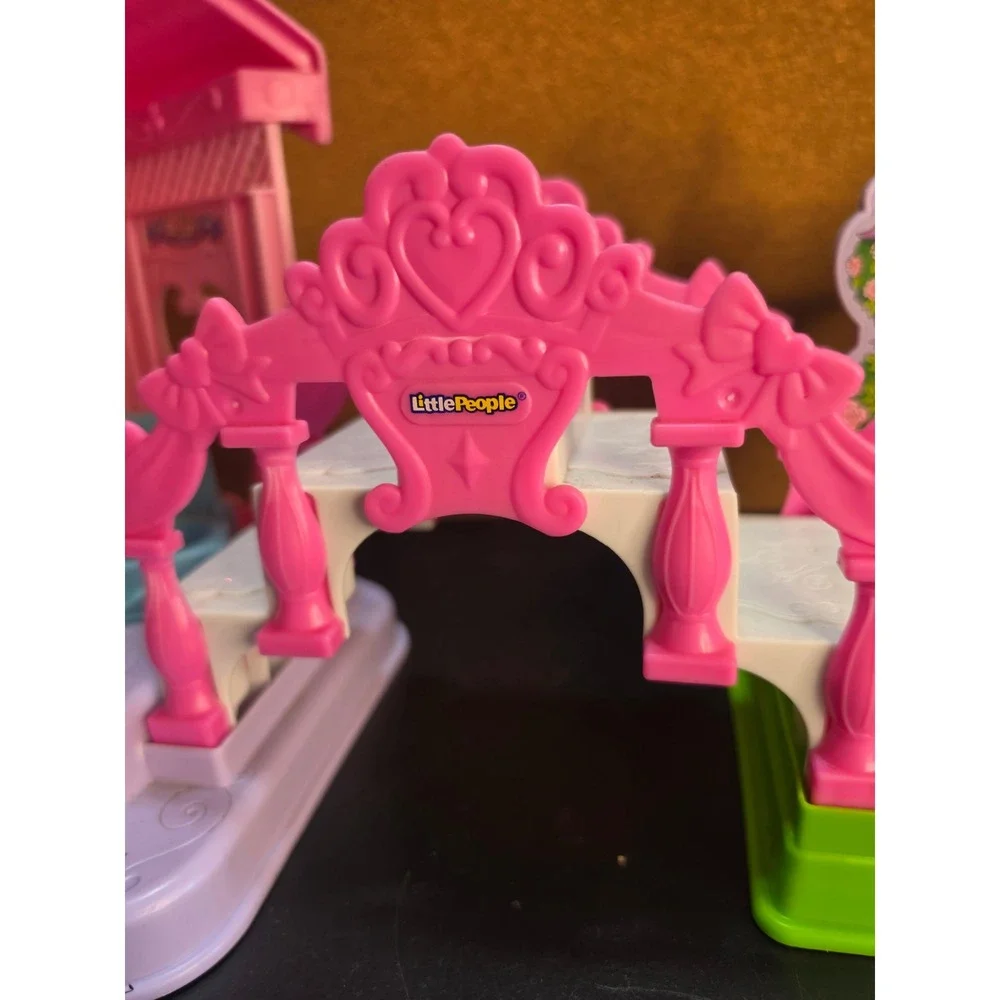 Fisher-Price Little People Disney Princess Songs Palace Gazebo Bridge Garden Set